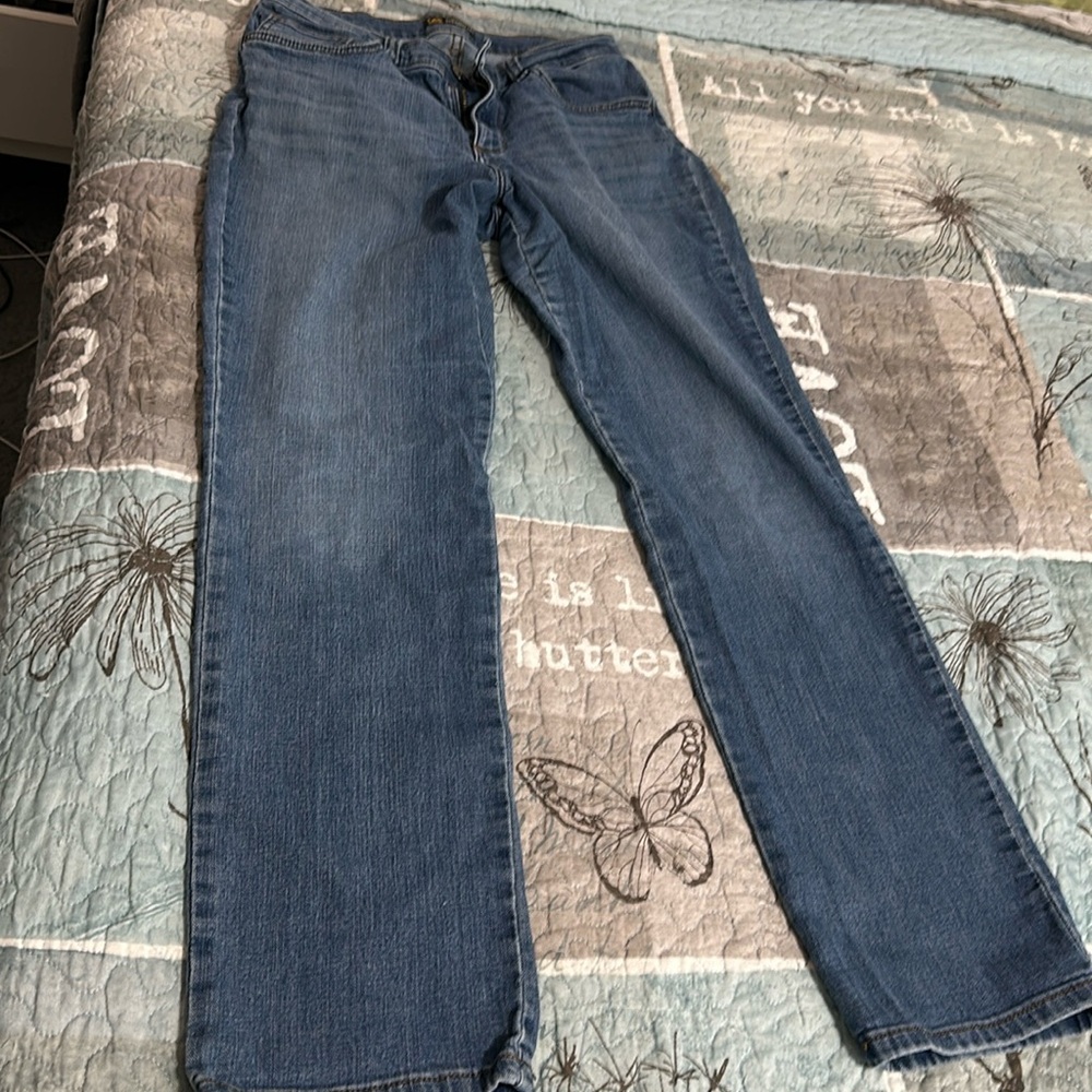 Size 6 straight leg Lee jeans